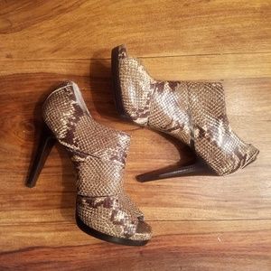 Gianni Bini Snakeskin heels